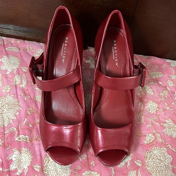 Red Kenneth Cole Reaction heels size 8 - Picture 2 of 6